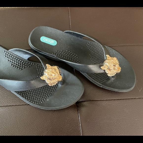 Oka B Aubie flip flops. SZ 7. NWT. $25 - Picture 5 of 6